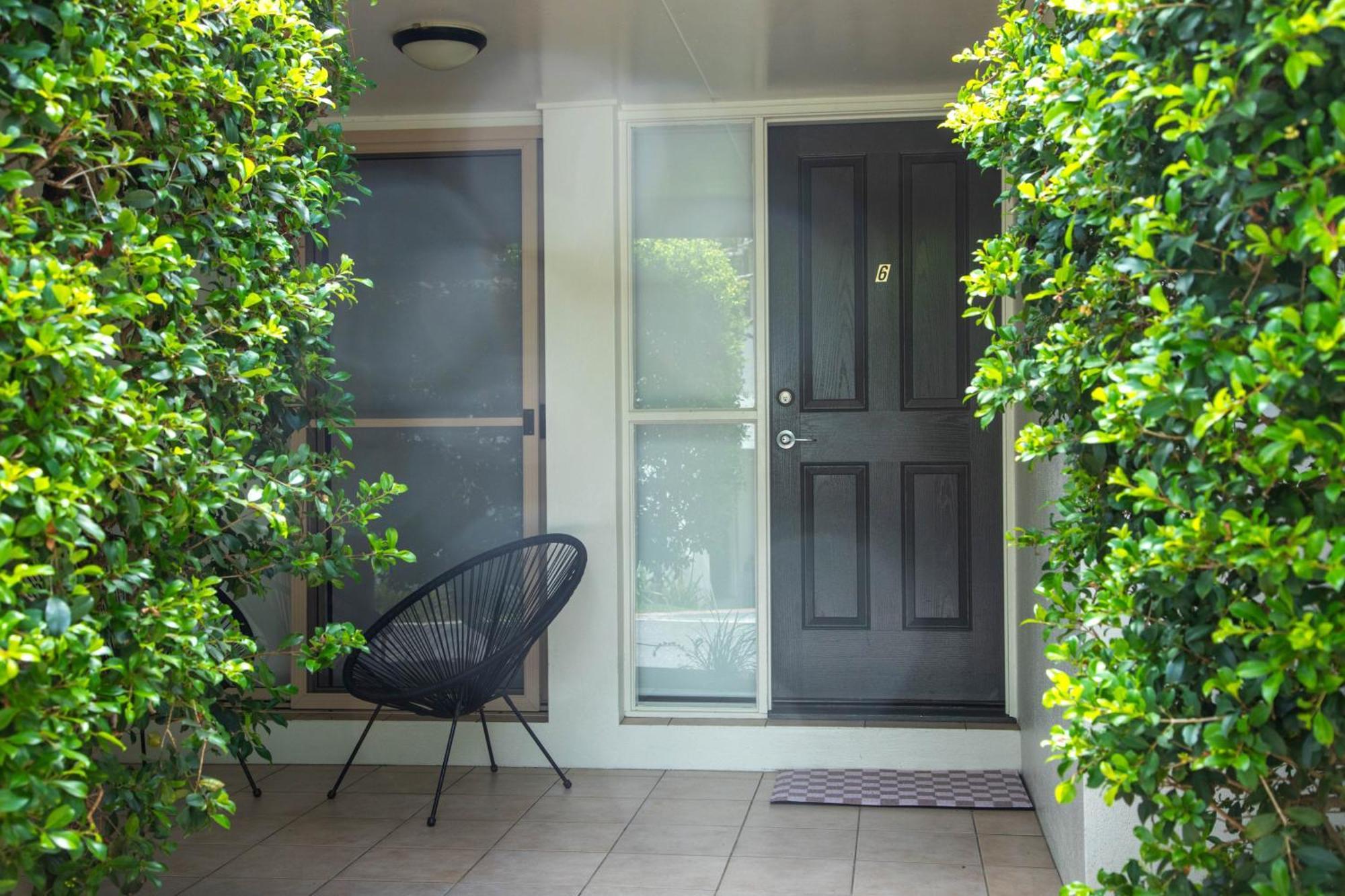 Byron Lakeside Holiday Apartments 바이런베이 외부 사진